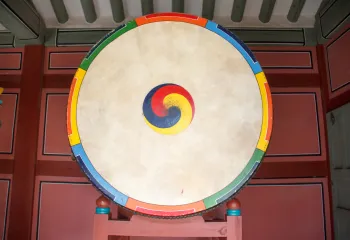 a picture of a Korean sogu drum